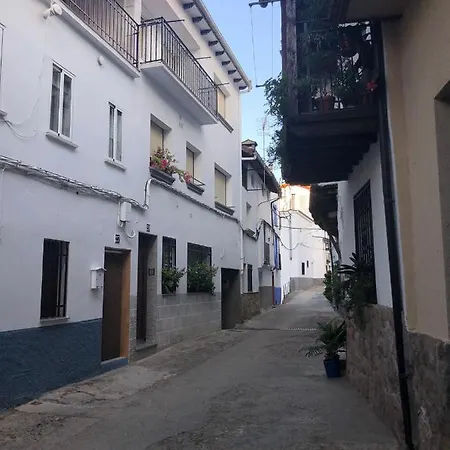 El Nido, Casas del Castañar