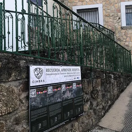 El Nido, Casas del Castanar
