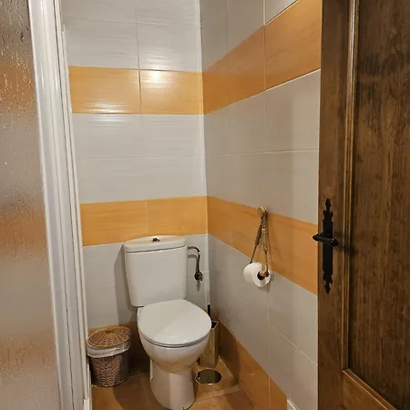 El Nido, Casas del Castañar