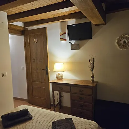 El Nido, * Casas del Castañar