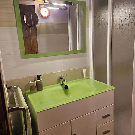 El Nido, Casas del Castañar