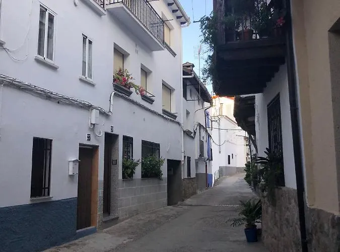 El Nido, Casas del Castanar