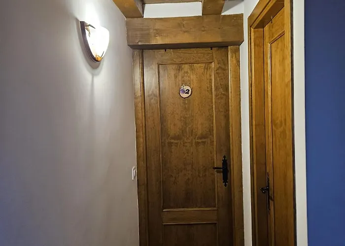 El Nido, Casas del Castanar