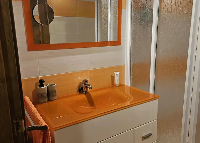 El Nido, * Casas del Castanar