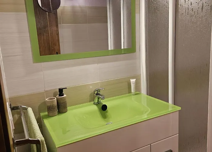 El Nido, Casas del Castanar